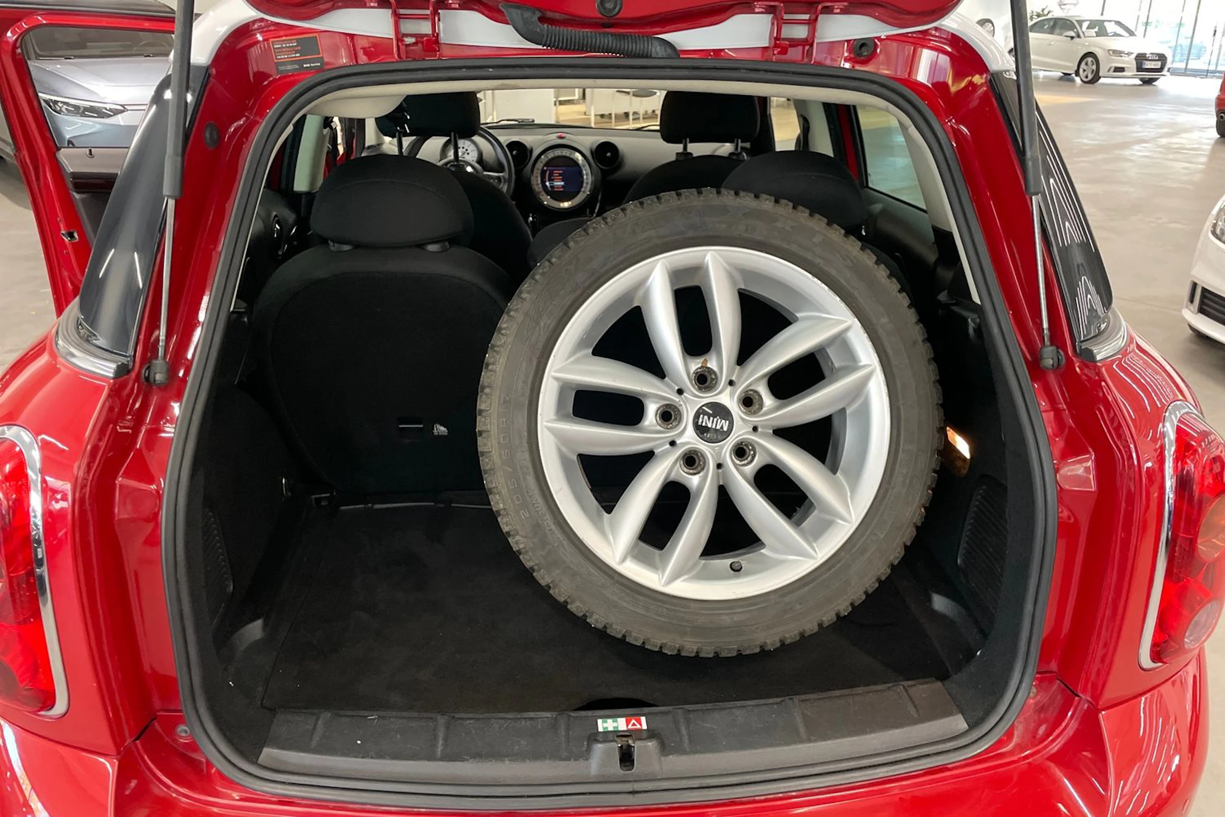 punainen Mini Cooper 2013 kuva 15.