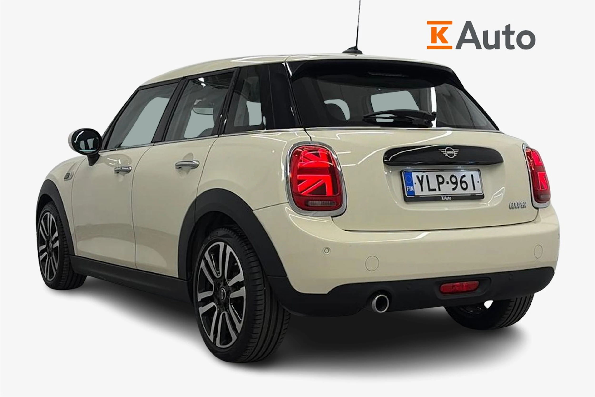 valkoinen Mini Cooper 2020 kuva 3.