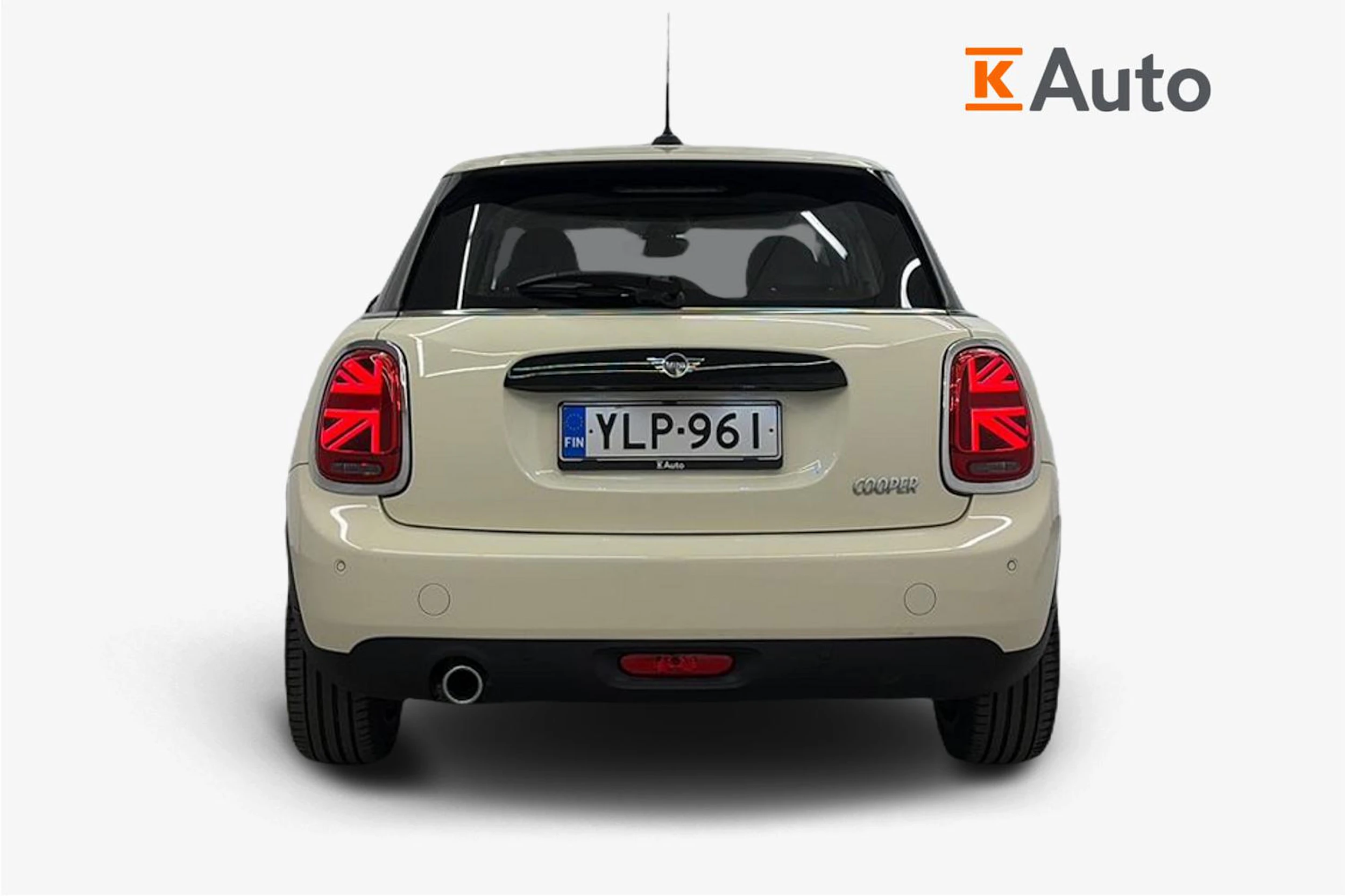 valkoinen Mini Cooper 2020 kuva 4.