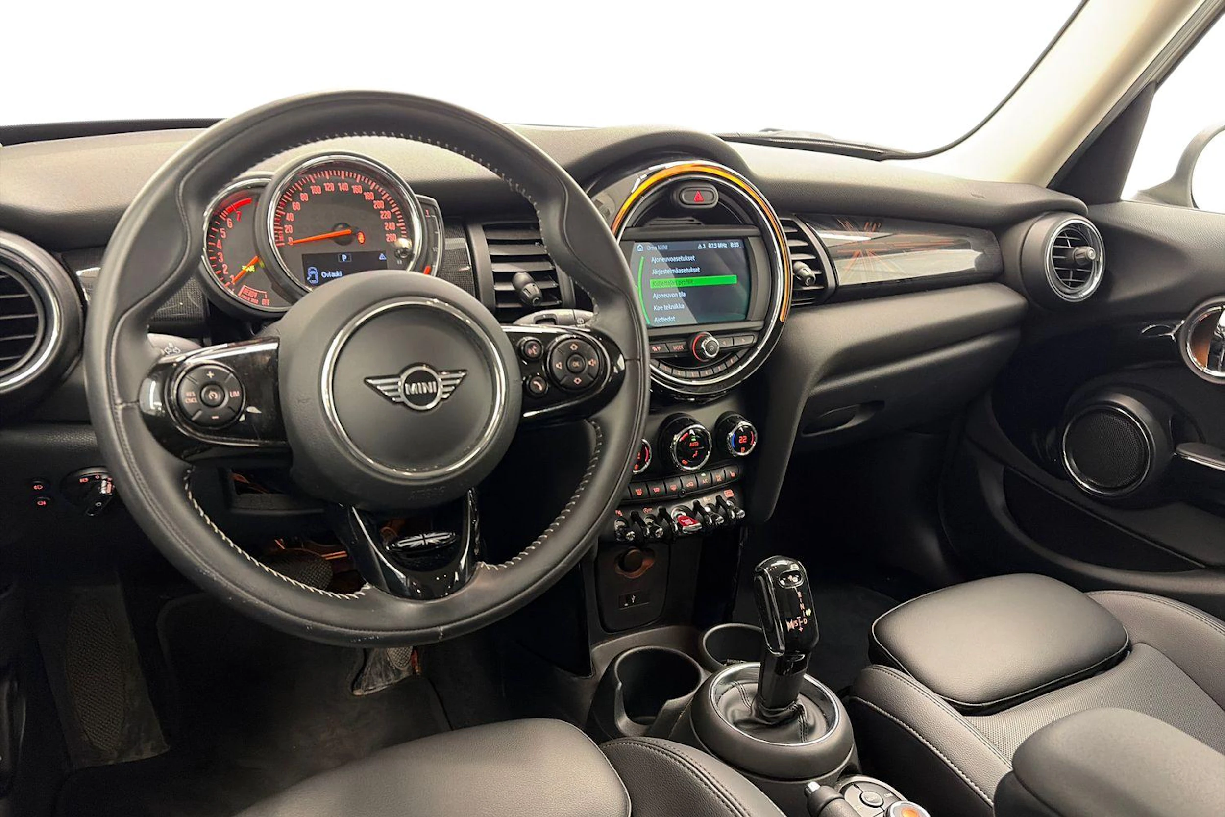 valkoinen Mini Cooper 2020 kuva 8.
