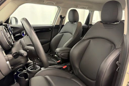 valkoinen Mini Cooper 2020 kuva 16.