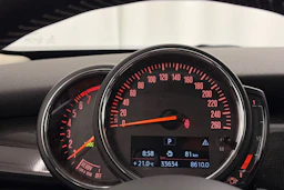 valkoinen Mini Cooper 2020 kuva 17.