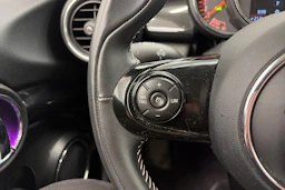valkoinen Mini Cooper 2020 kuva 18.