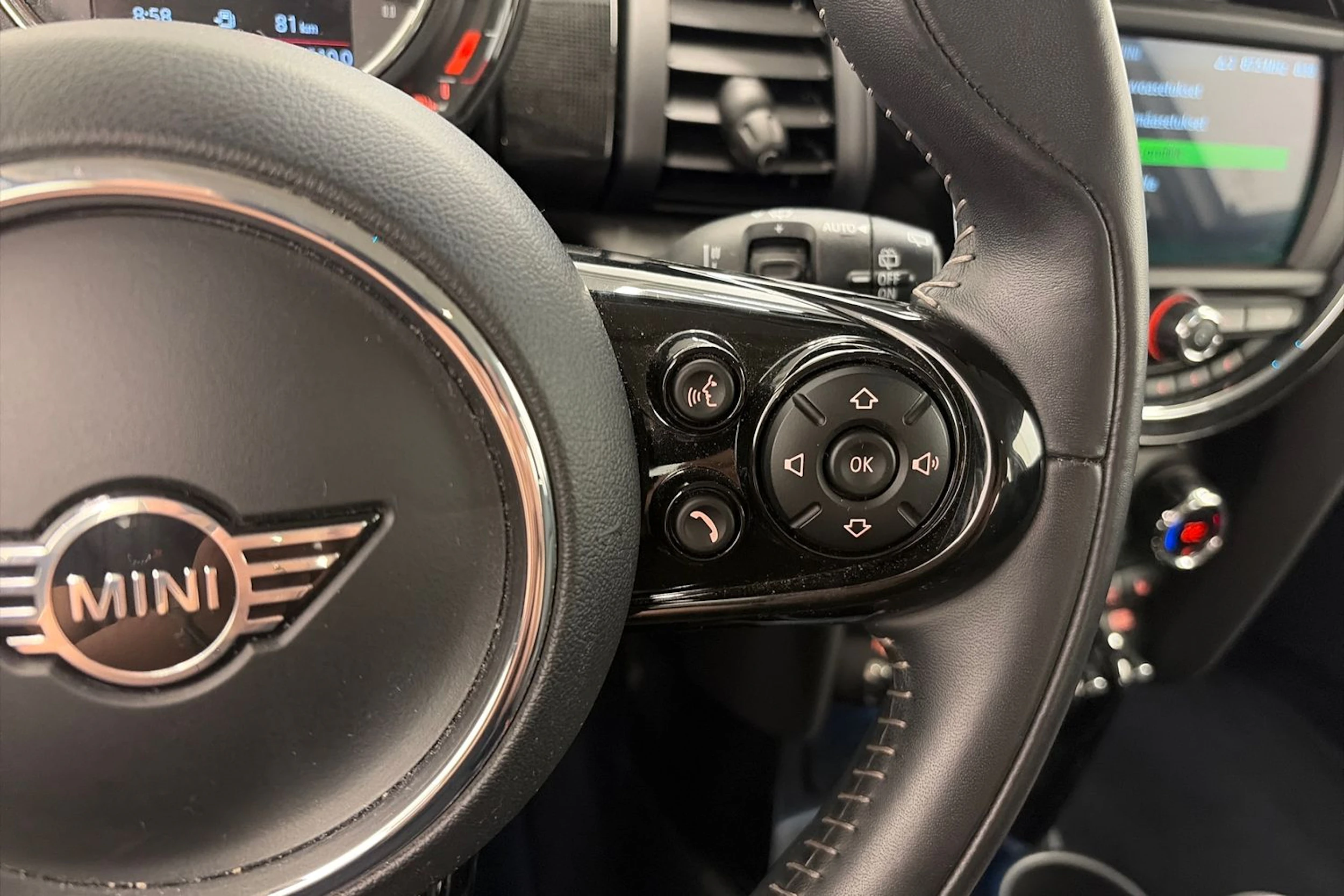valkoinen Mini Cooper 2020 kuva 19.