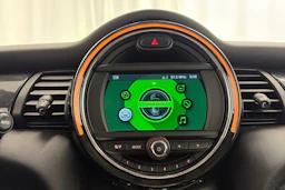 valkoinen Mini Cooper 2020 kuva 20.