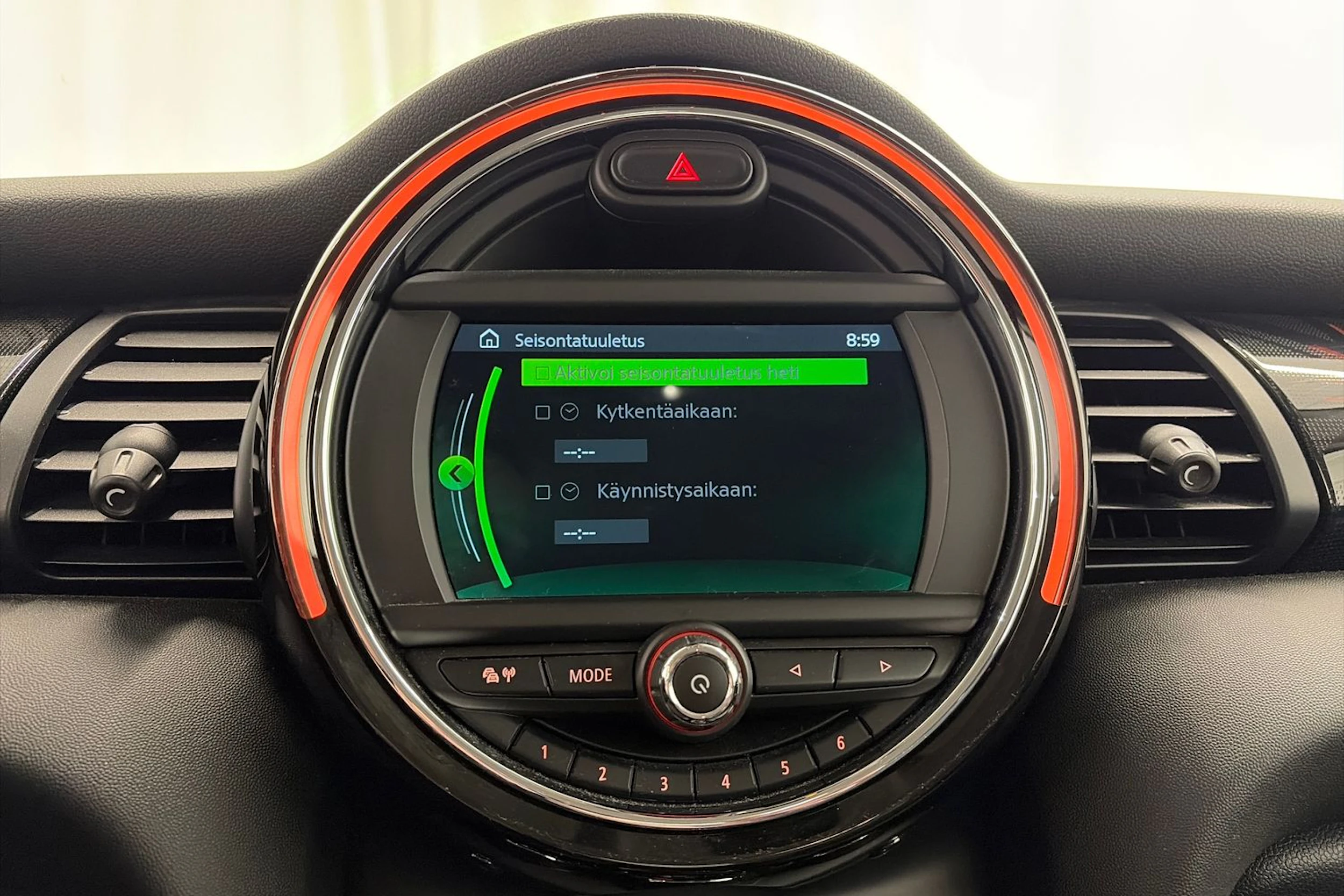 valkoinen Mini Cooper 2020 kuva 22.