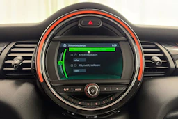 valkoinen Mini Cooper 2020 kuva 22.