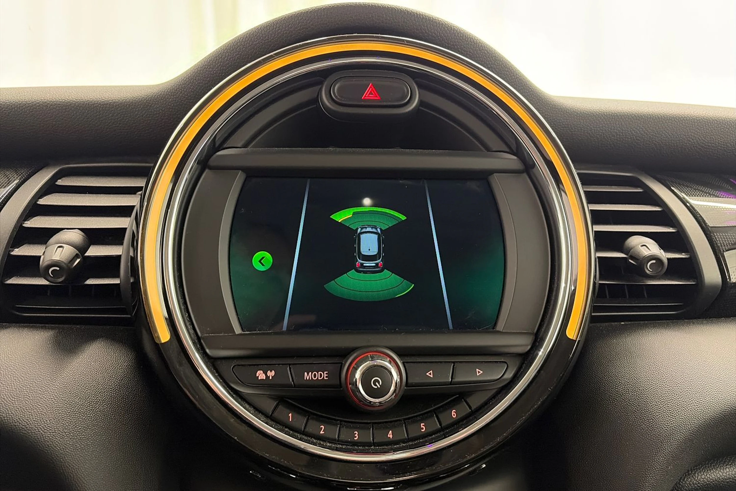 valkoinen Mini Cooper 2020 kuva 23.