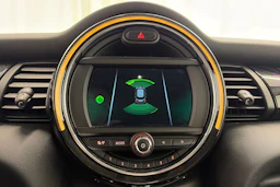 valkoinen Mini Cooper 2020 kuva 23.
