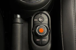 valkoinen Mini Cooper 2020 kuva 26.
