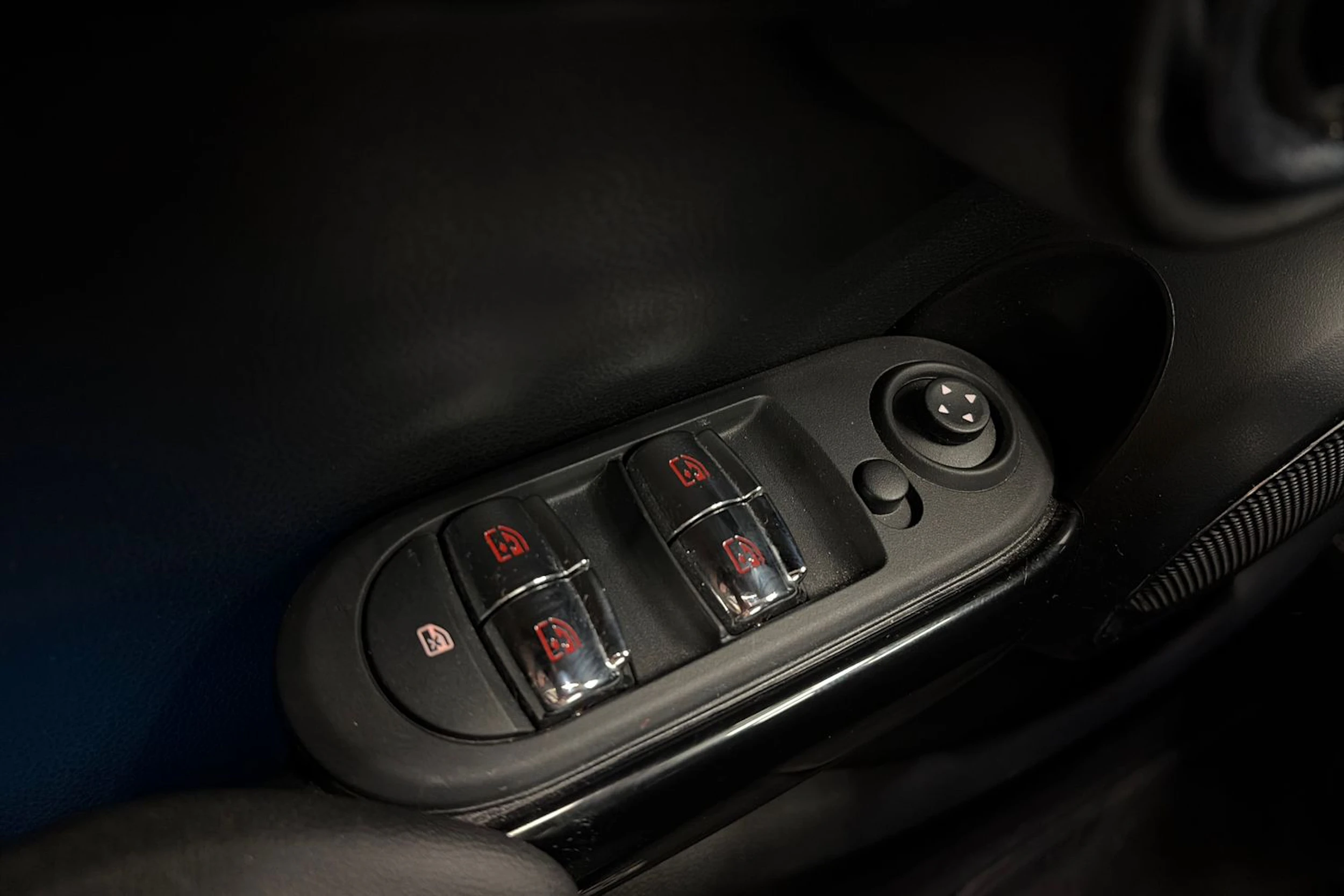 valkoinen Mini Cooper 2020 kuva 27.