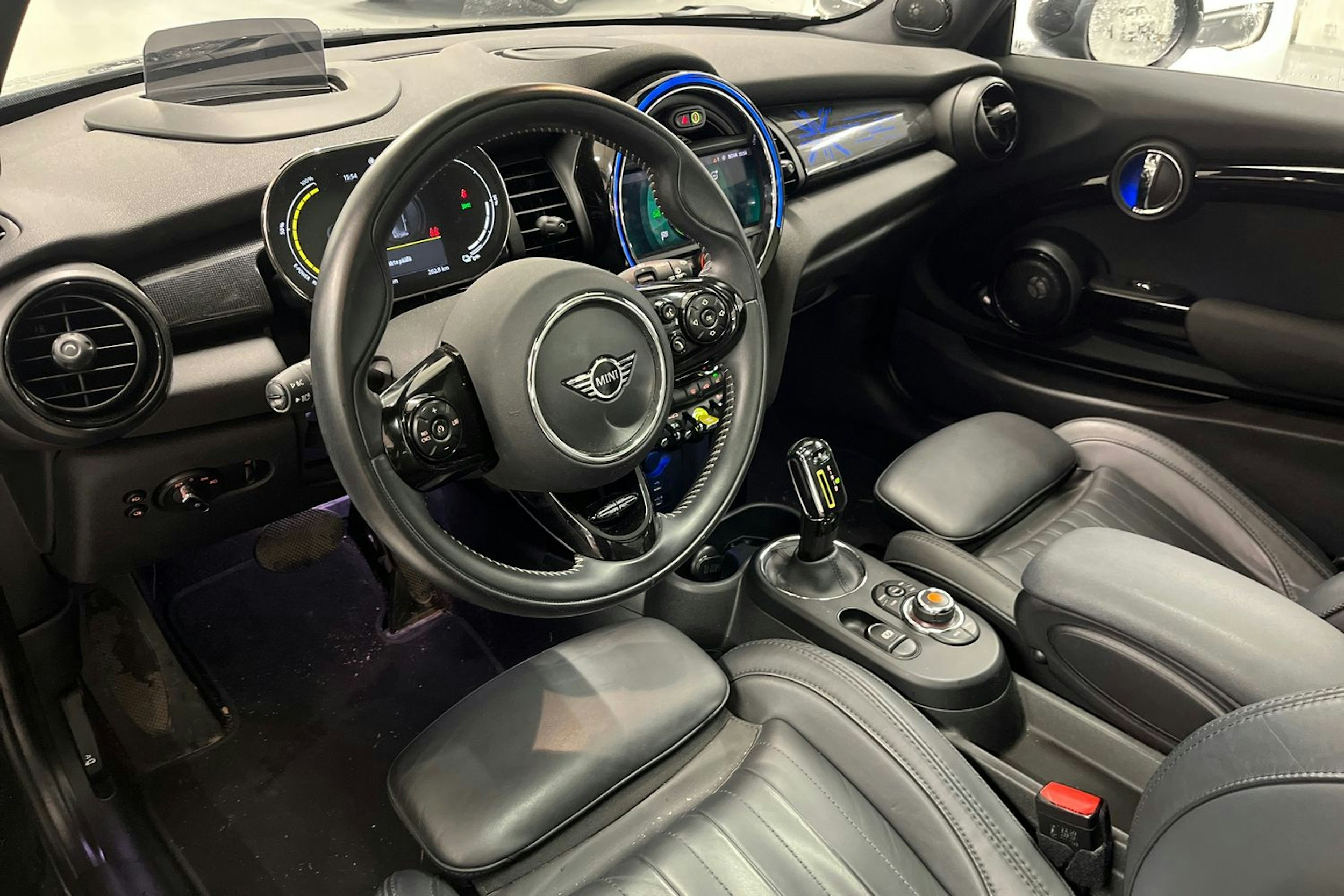 musta Mini Cooper 2021 kuva 3.