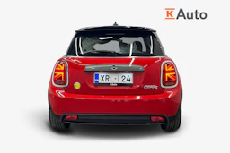 punainen Mini Cooper SE 2021 kuva 4.