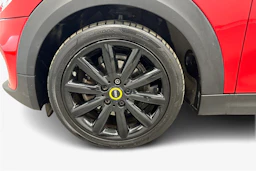 punainen Mini Cooper SE 2021 kuva 12.