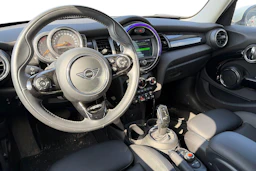 valkoinen Mini Cooper 2021 kuva 3.