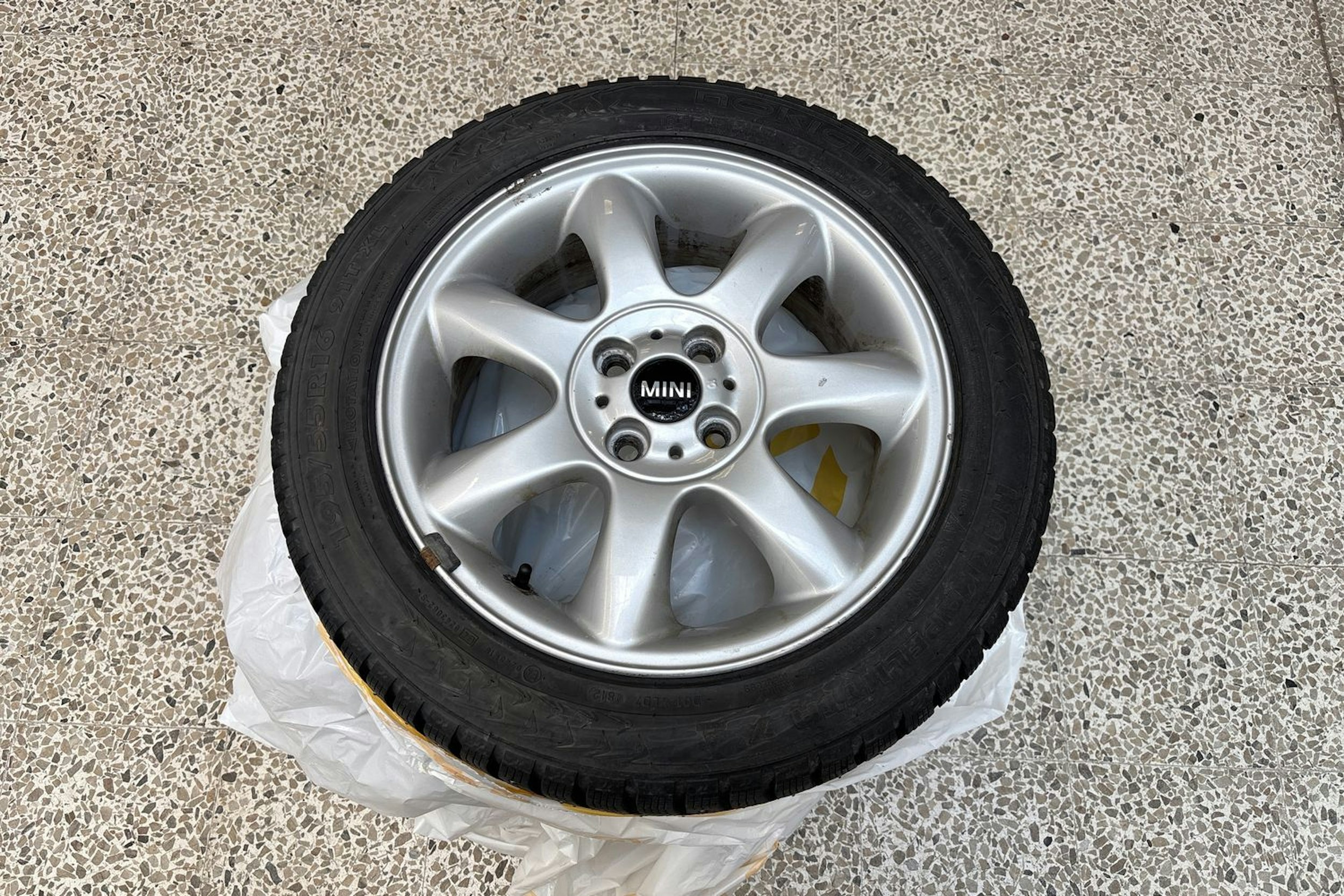 punainen Mini Cooper D 2009 kuva 15.