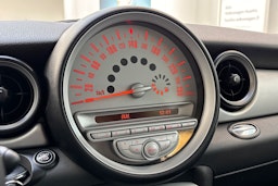 punainen Mini Cooper D 2009 kuva 21.