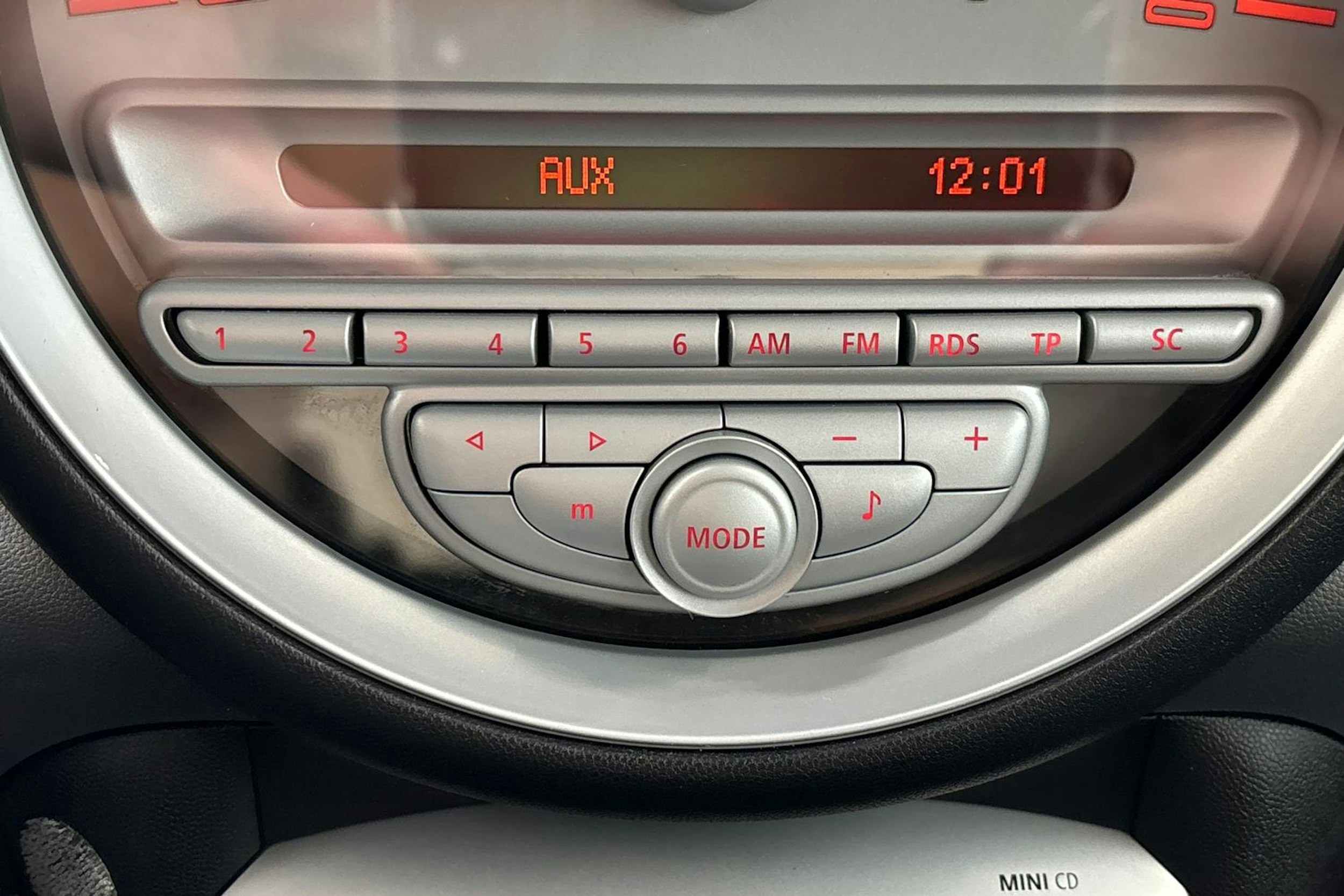 punainen Mini Cooper D 2009 kuva 22.
