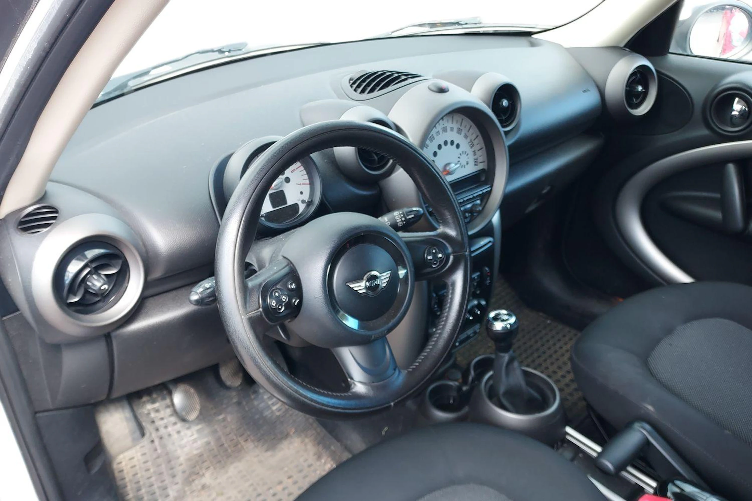 valkoinen Mini Cooper D 2011 kuva 3.