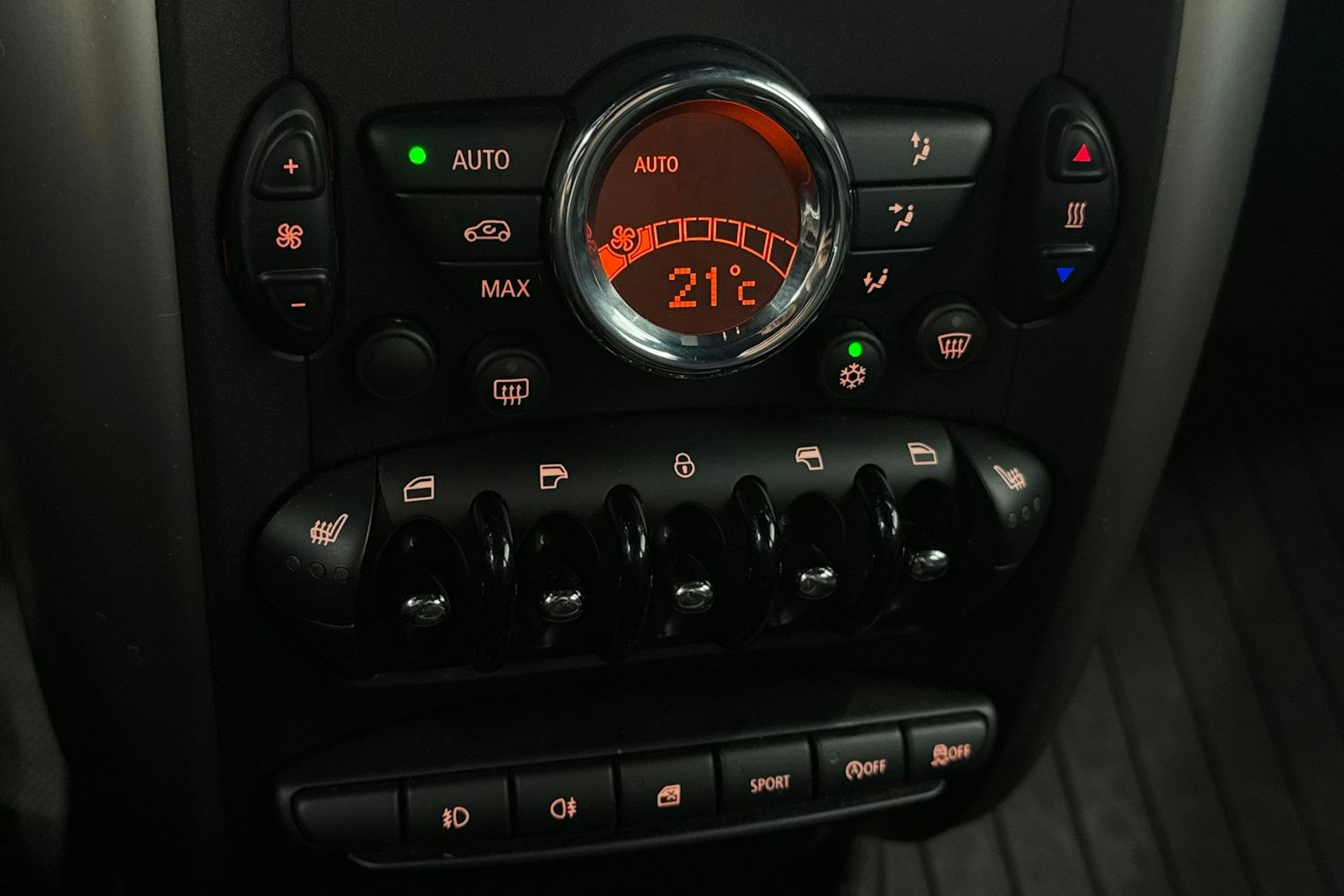 Vihreä Mini Cooper D 2011 kuva 17.