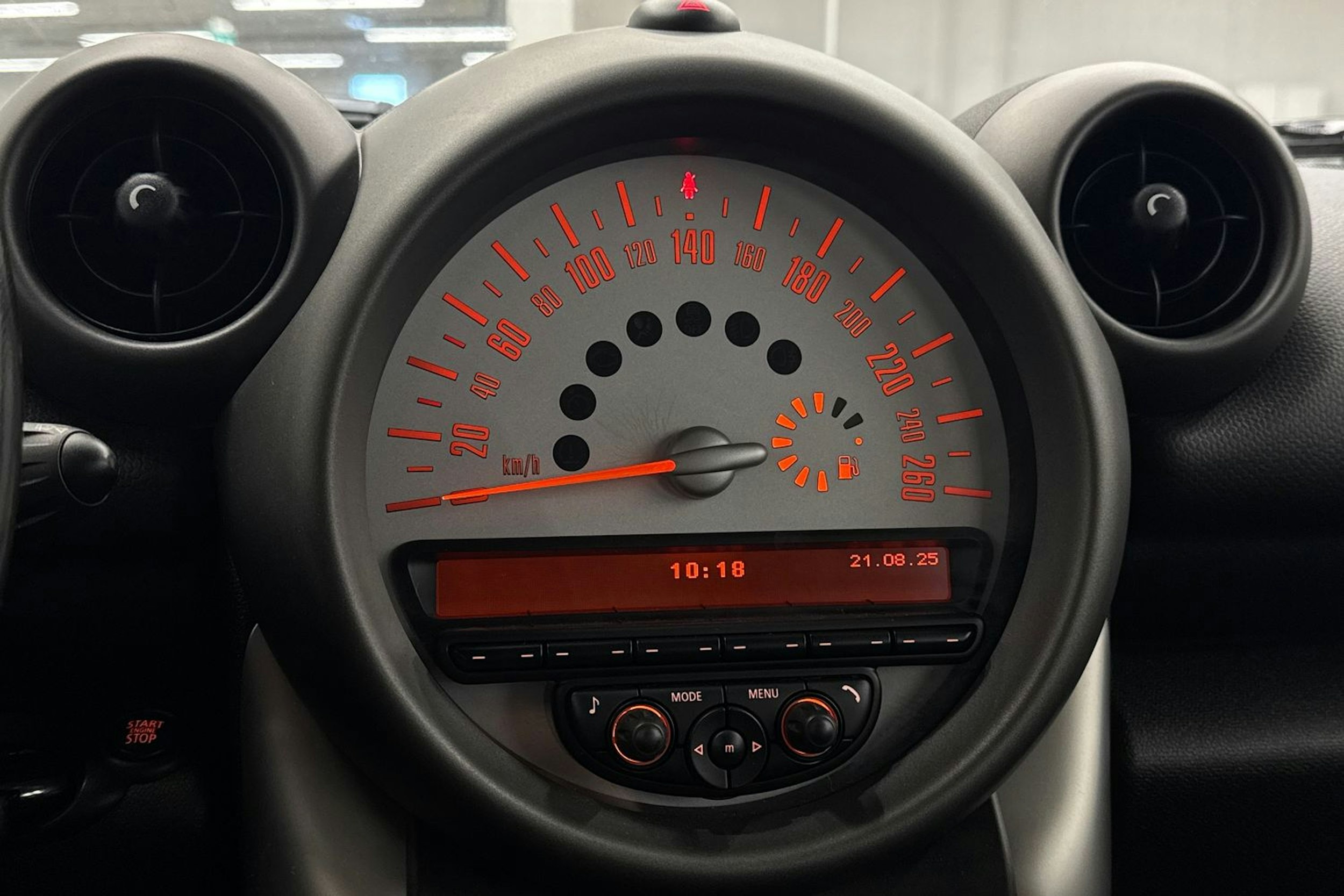 Vihreä Mini Cooper D 2011 kuva 18.