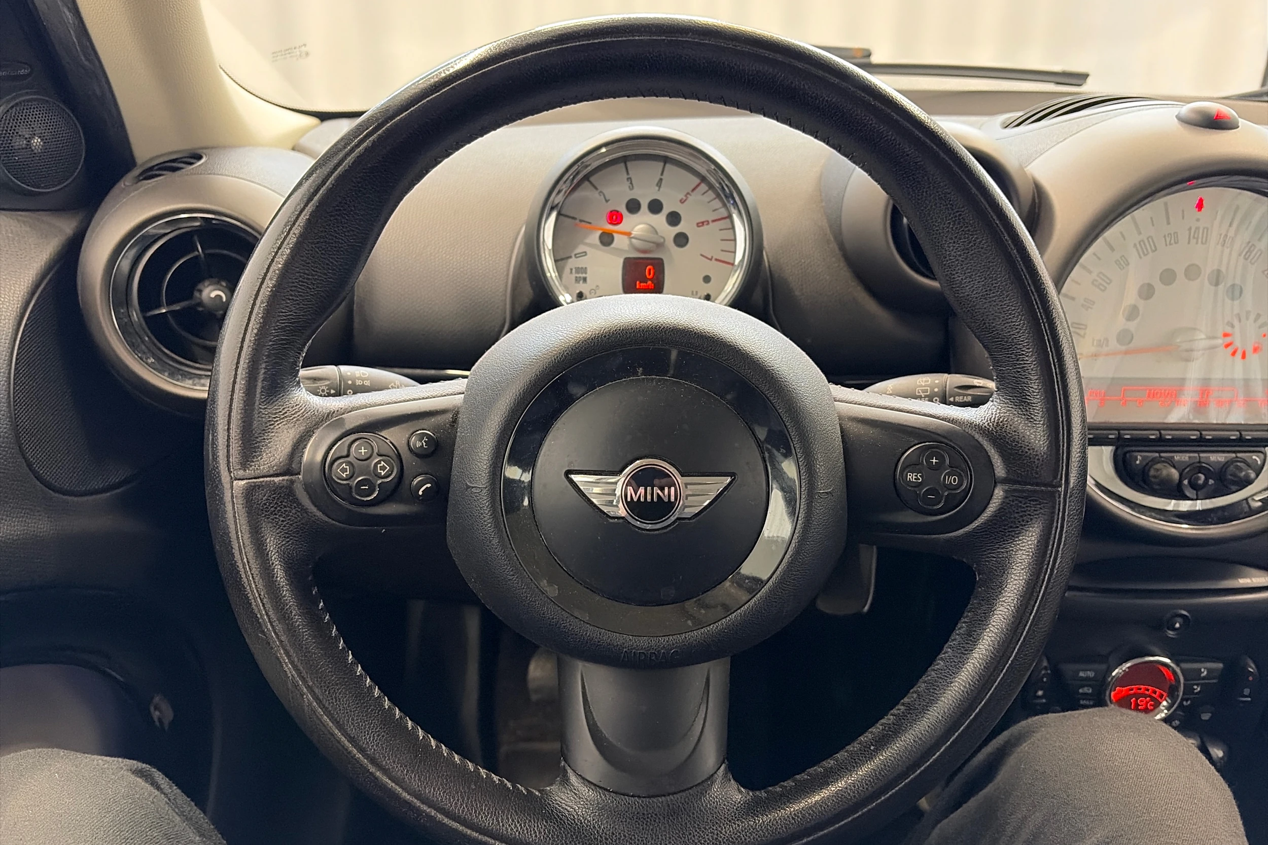 musta Mini Cooper D 2011 kuva 12.