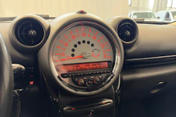 musta Mini Cooper D 2011 kuva 13.