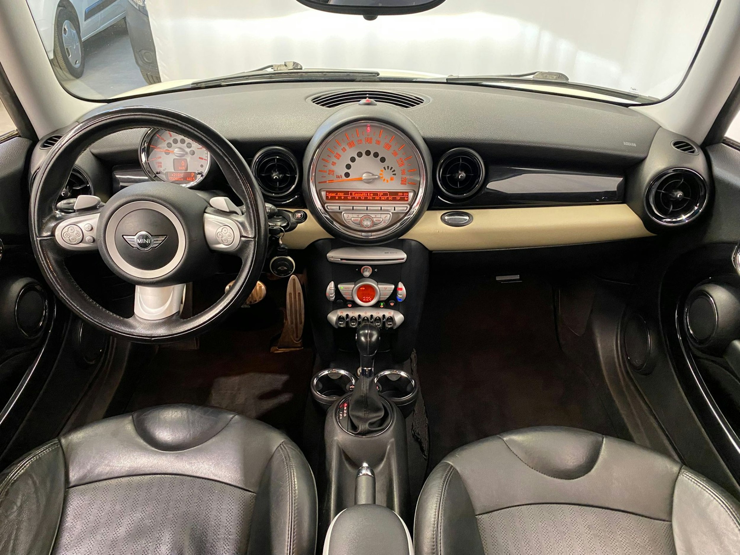 valkoinen Mini Cooper S 2009 kuva 7.