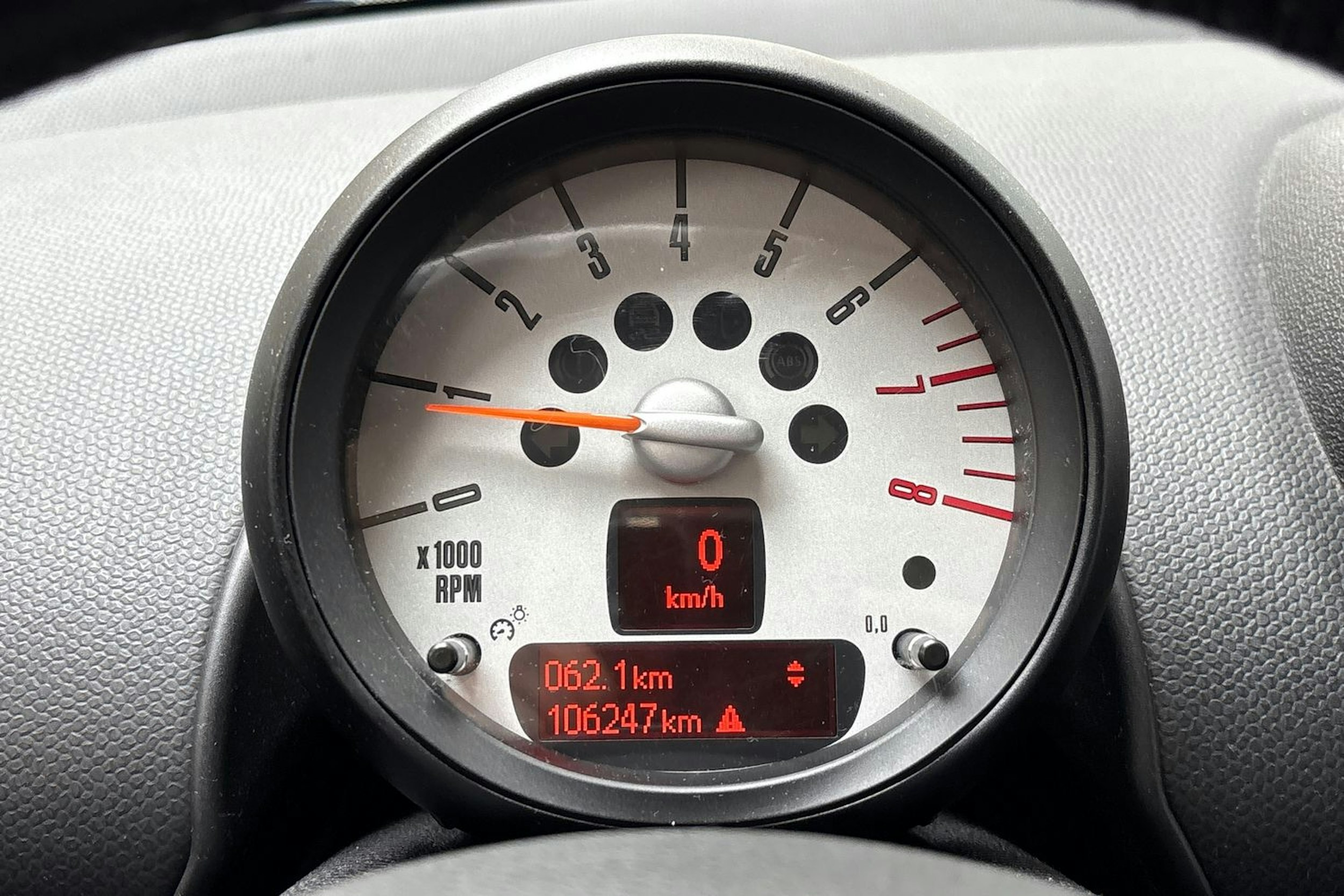 punainen Mini Cooper S 2011 kuva 20.