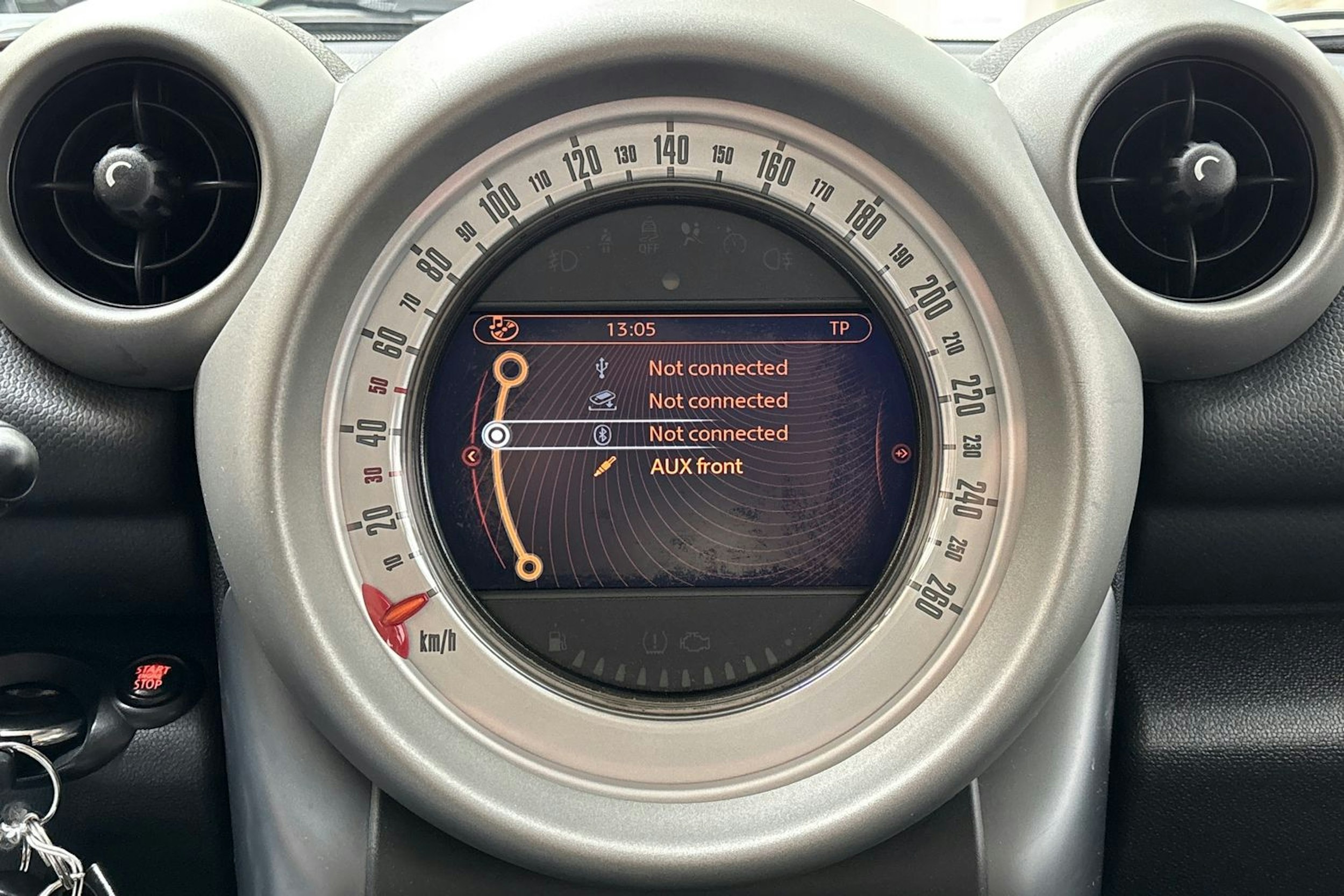 punainen Mini Cooper S 2011 kuva 23.