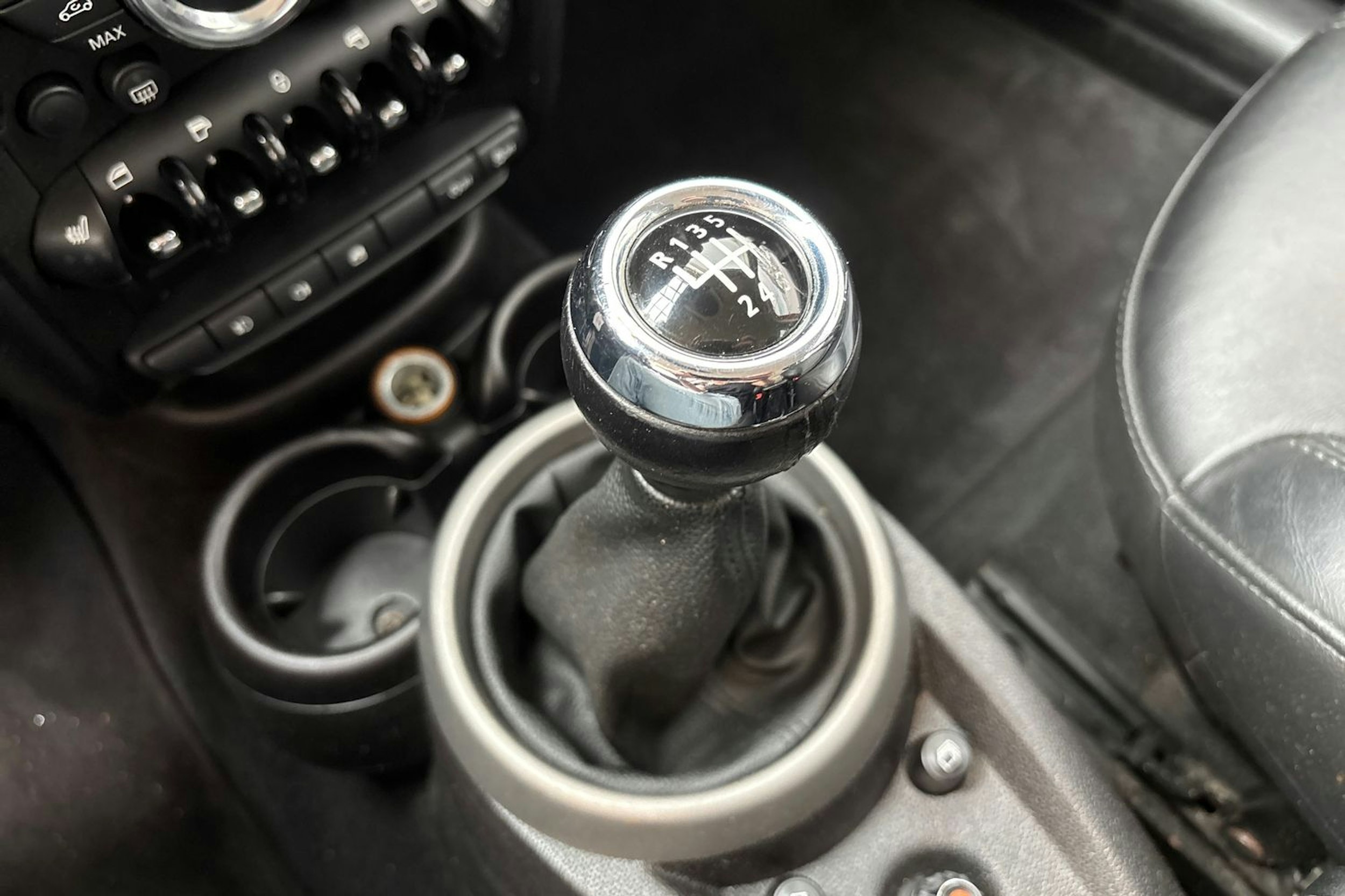 punainen Mini Cooper S 2011 kuva 26.