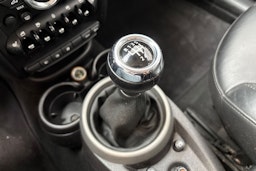 punainen Mini Cooper S 2011 kuva 26.