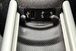 punainen Mini Cooper S 2011 kuva 28.