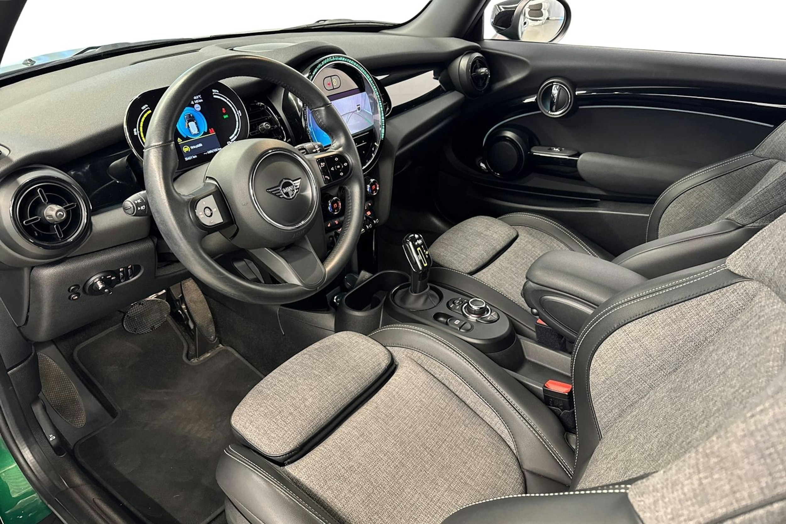 met. vihreä Mini Cooper SE 2022 kuva 7.