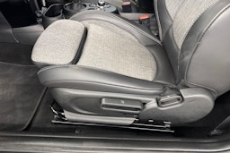 met. vihreä Mini Cooper SE 2022 kuva 17.