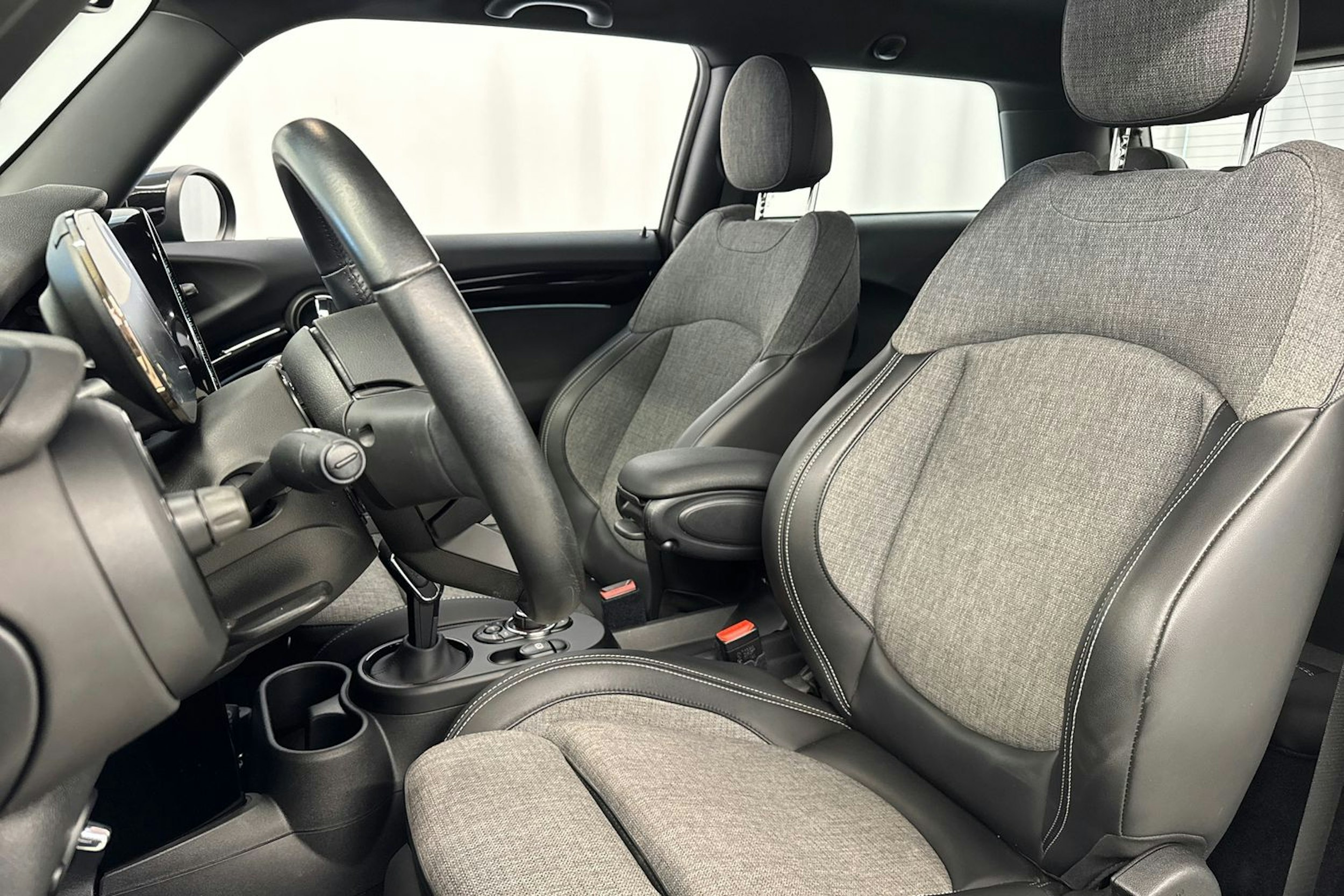 met. vihreä Mini Cooper SE 2022 kuva 18.