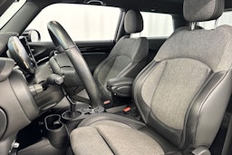 met. vihreä Mini Cooper SE 2022 kuva 18.