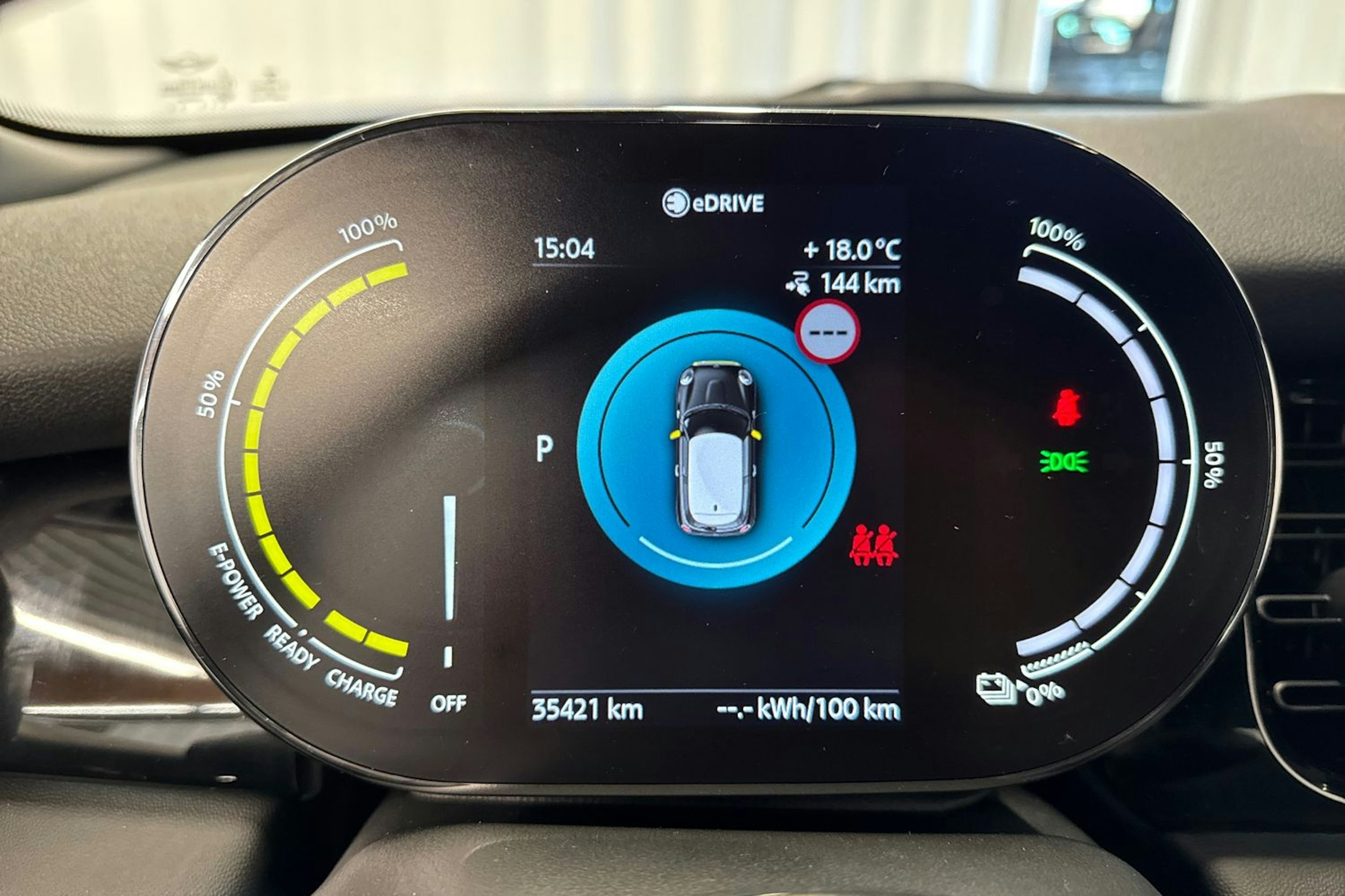 met. vihreä Mini Cooper SE 2022 kuva 19.