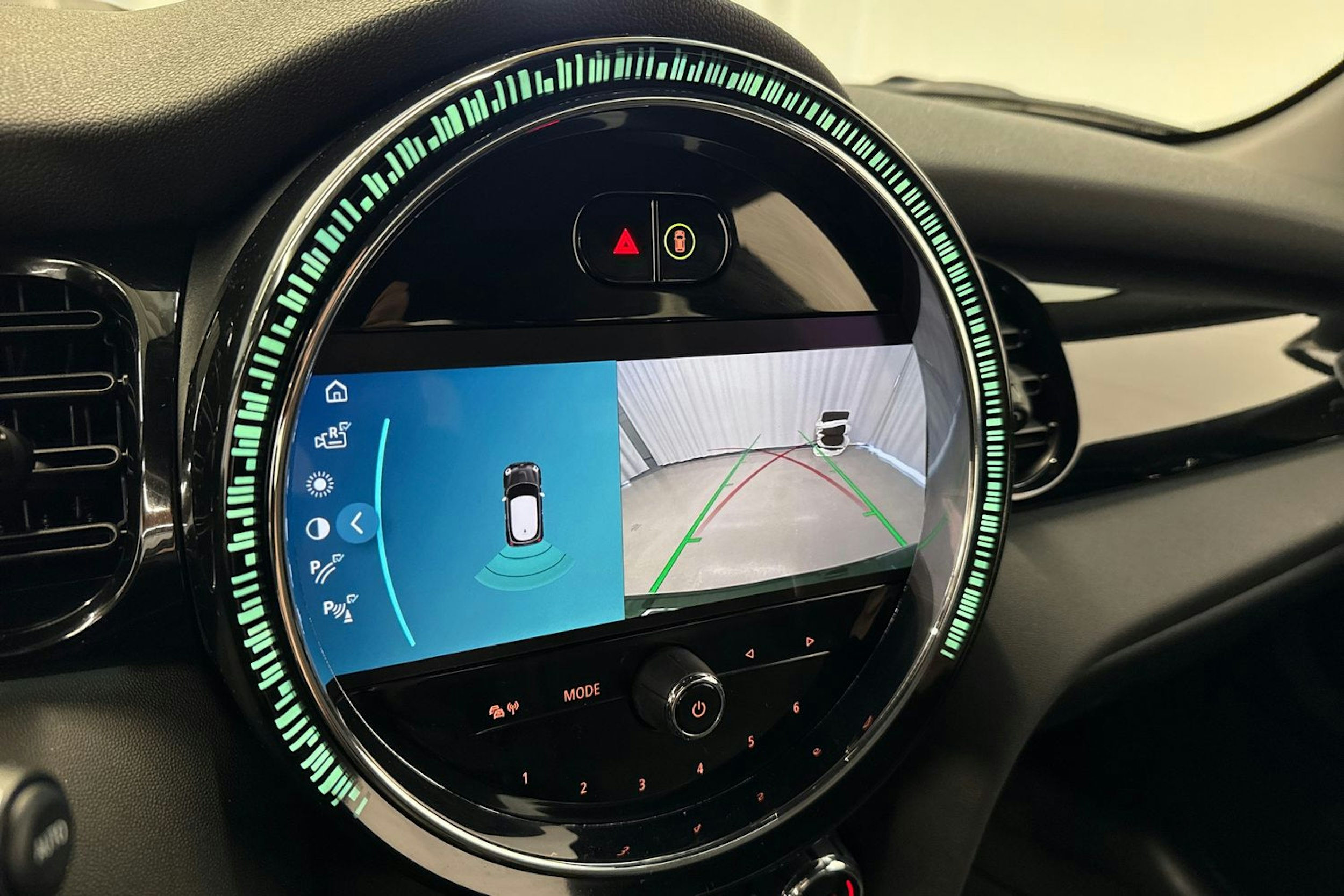 met. vihreä Mini Cooper SE 2022 kuva 20.