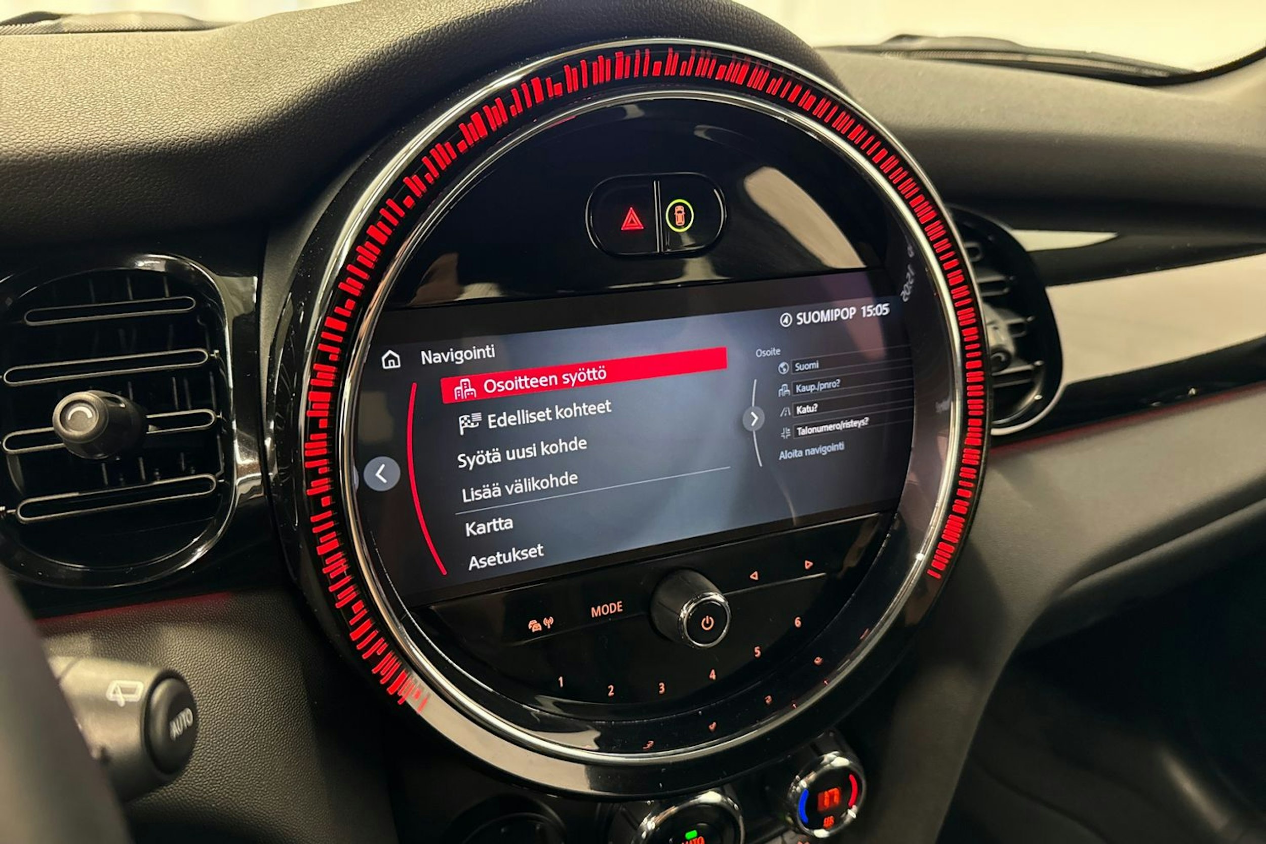 met. vihreä Mini Cooper SE 2022 kuva 21.