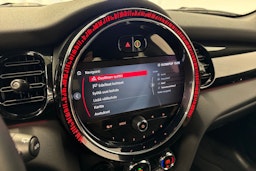 met. vihreä Mini Cooper SE 2022 kuva 21.