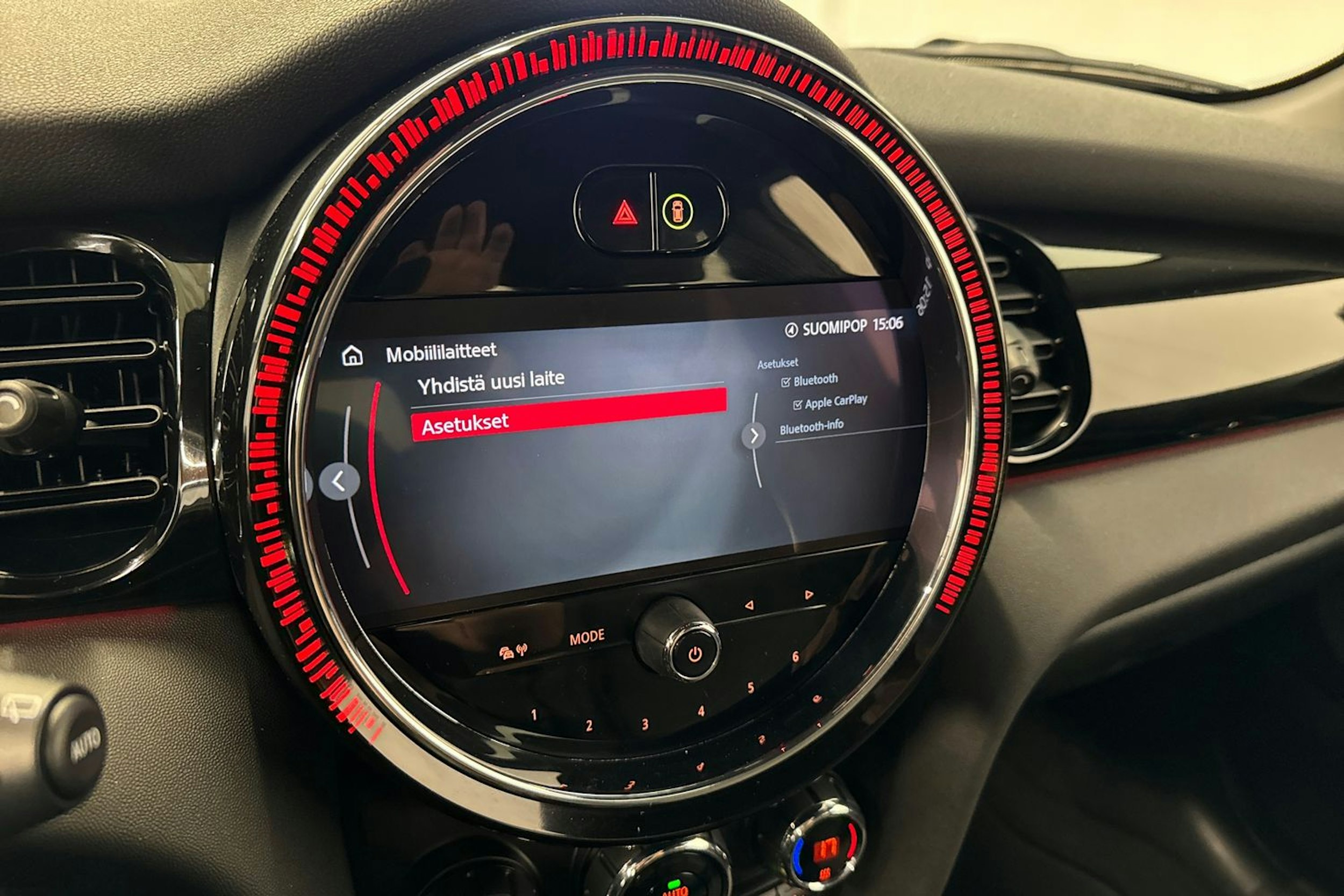 met. vihreä Mini Cooper SE 2022 kuva 22.