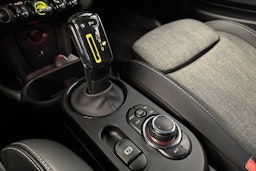 met. vihreä Mini Cooper SE 2022 kuva 26.