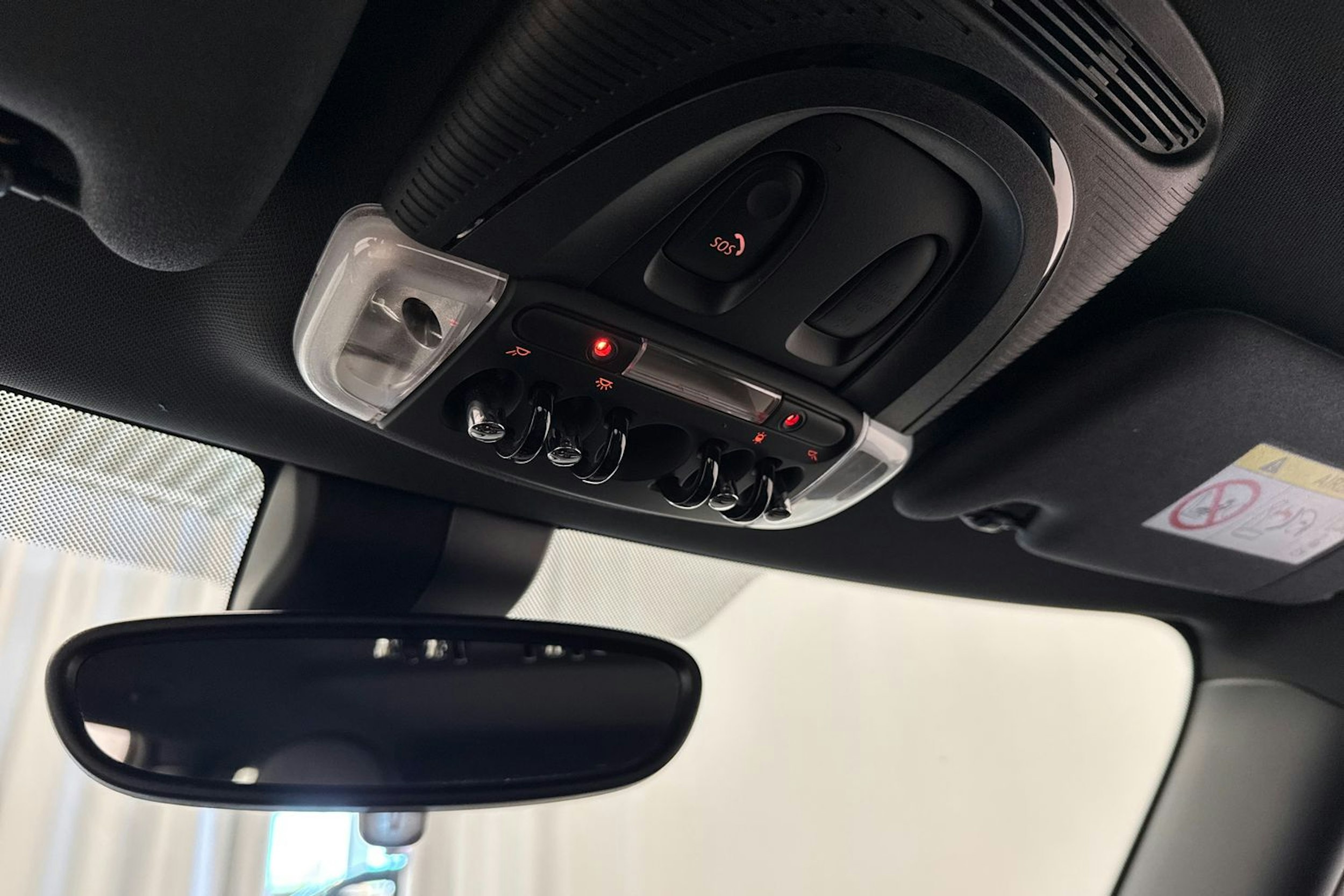 met. vihreä Mini Cooper SE 2022 kuva 30.