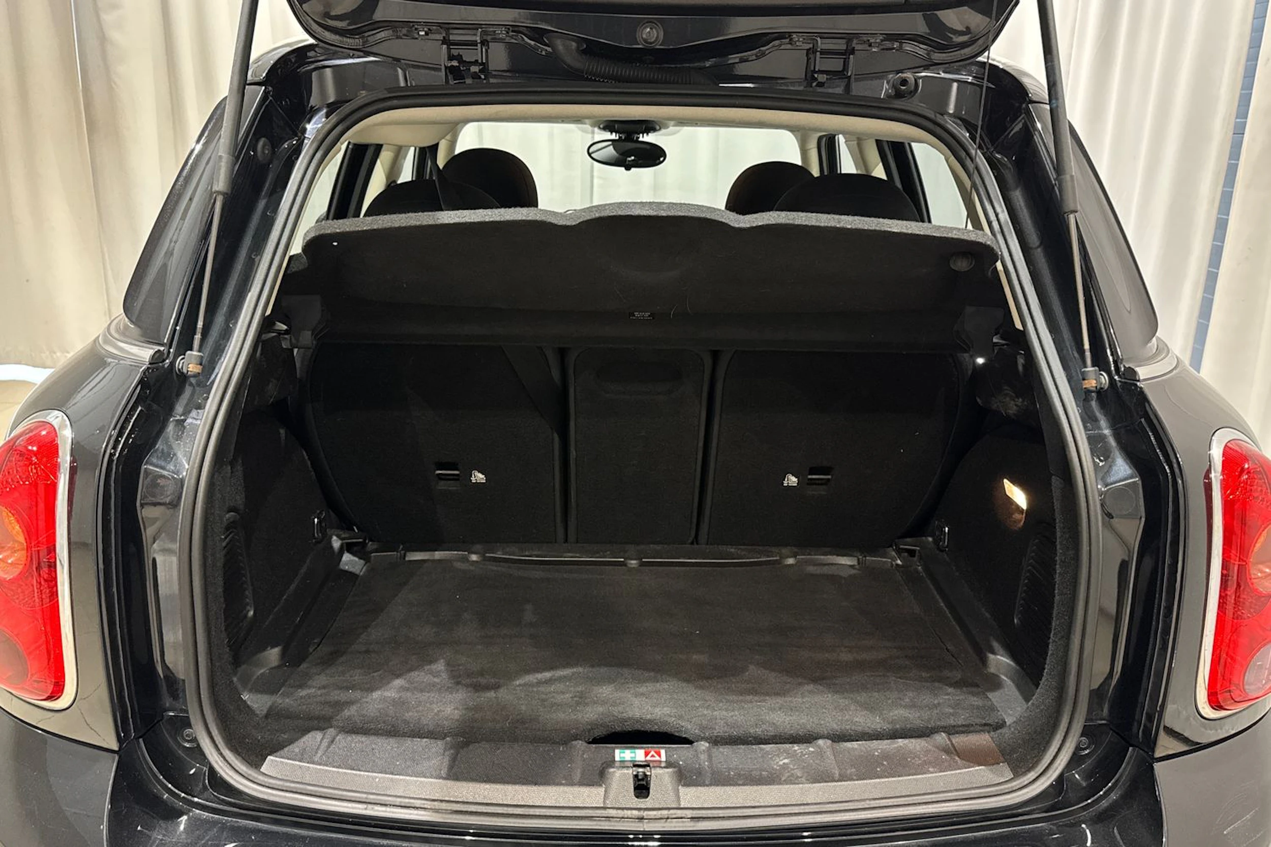 musta Mini Countryman 2015 kuva 12.