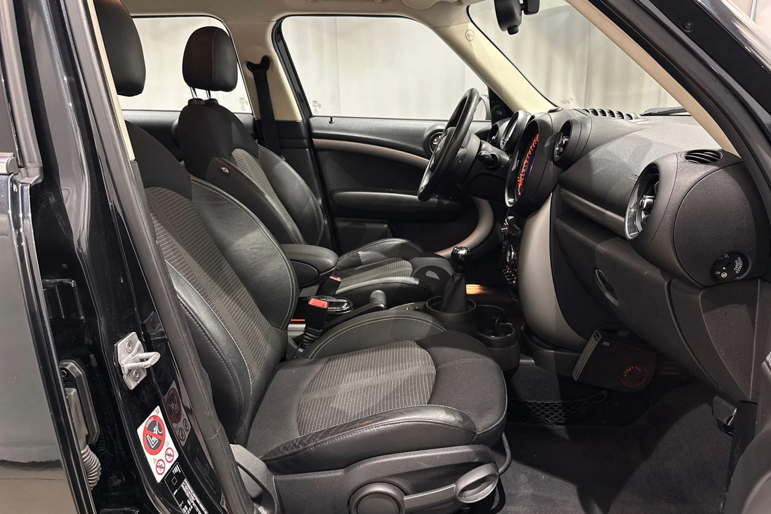 musta Mini Countryman 2015 kuva 13.
