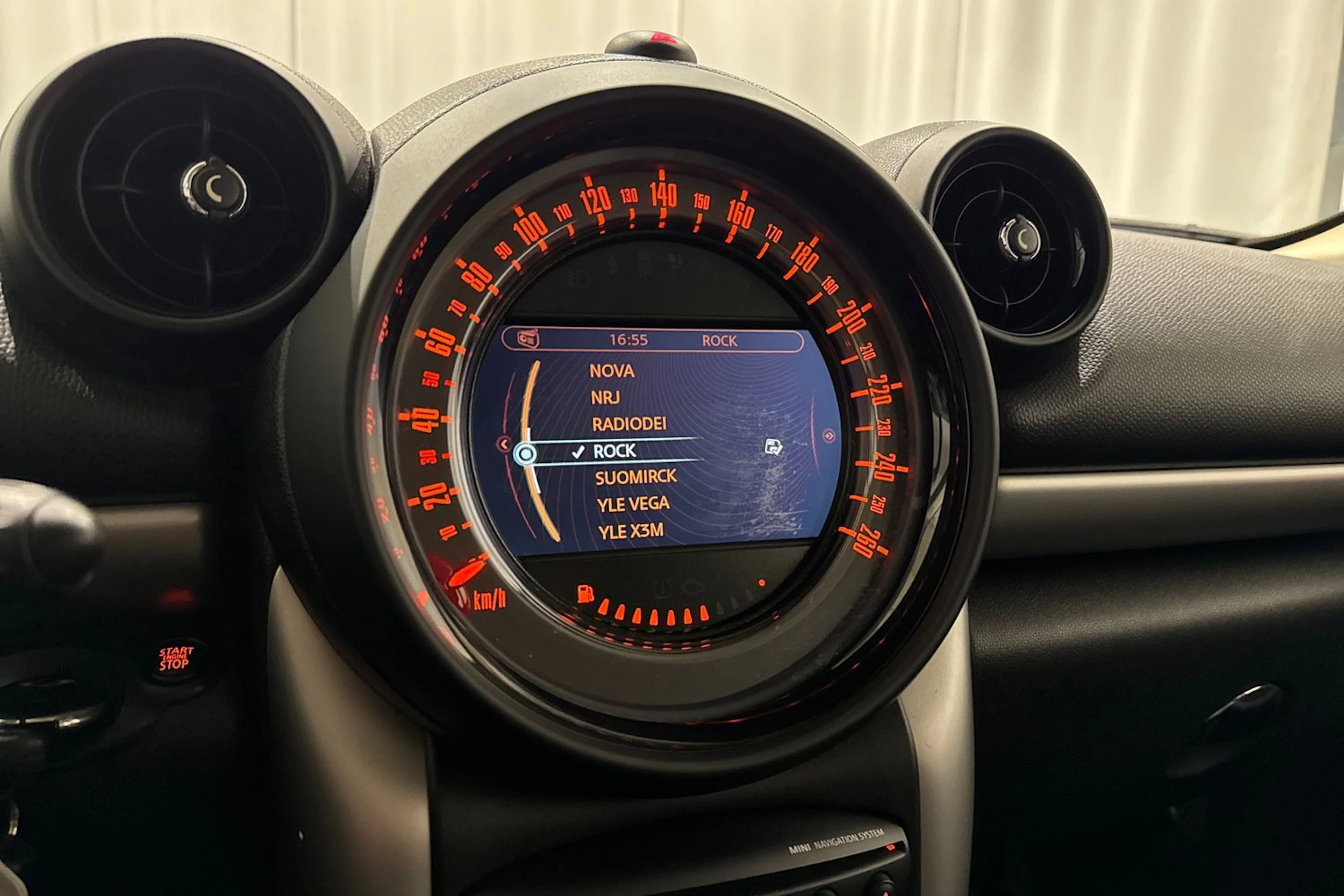 musta Mini Countryman 2015 kuva 16.