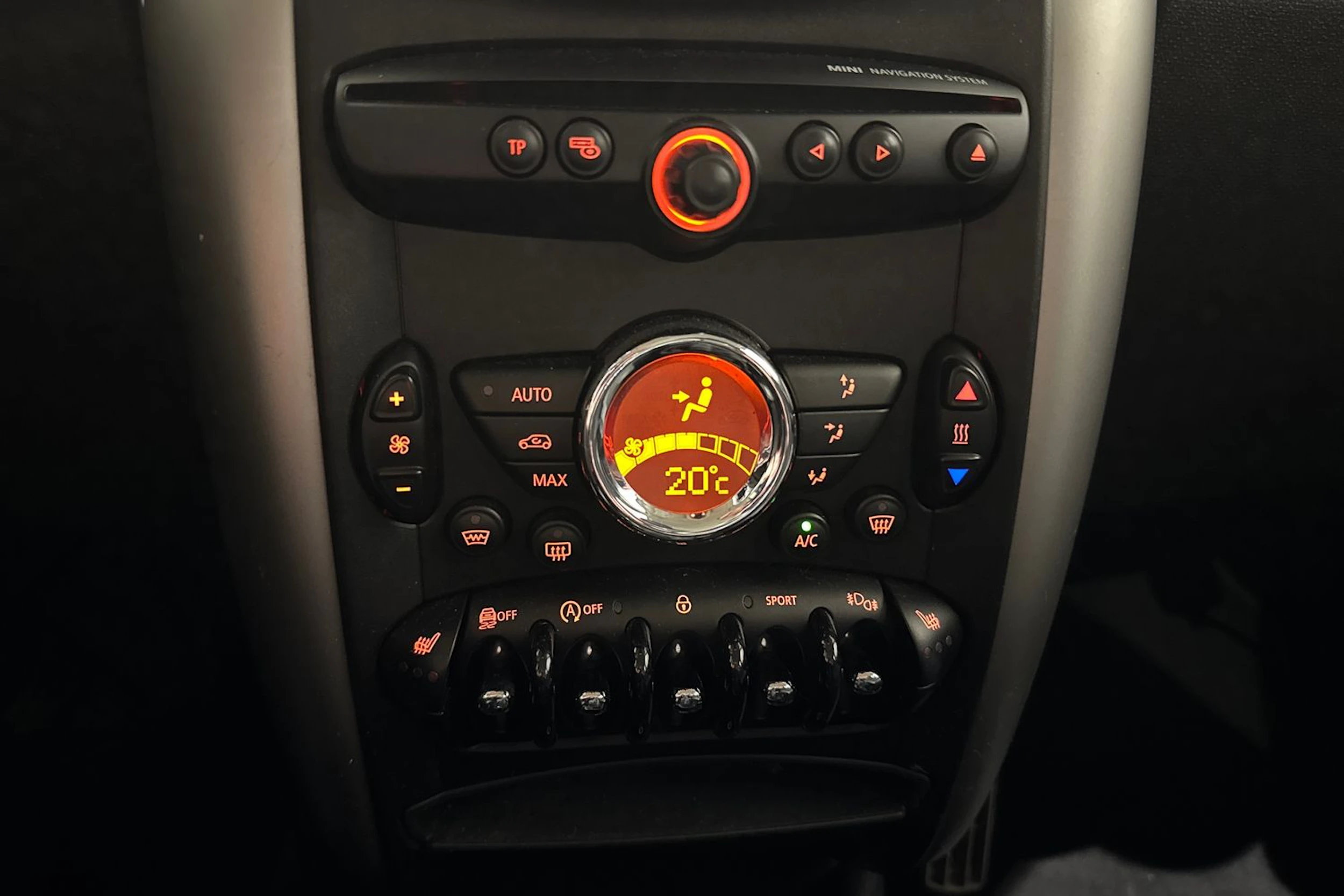 musta Mini Countryman 2015 kuva 20.