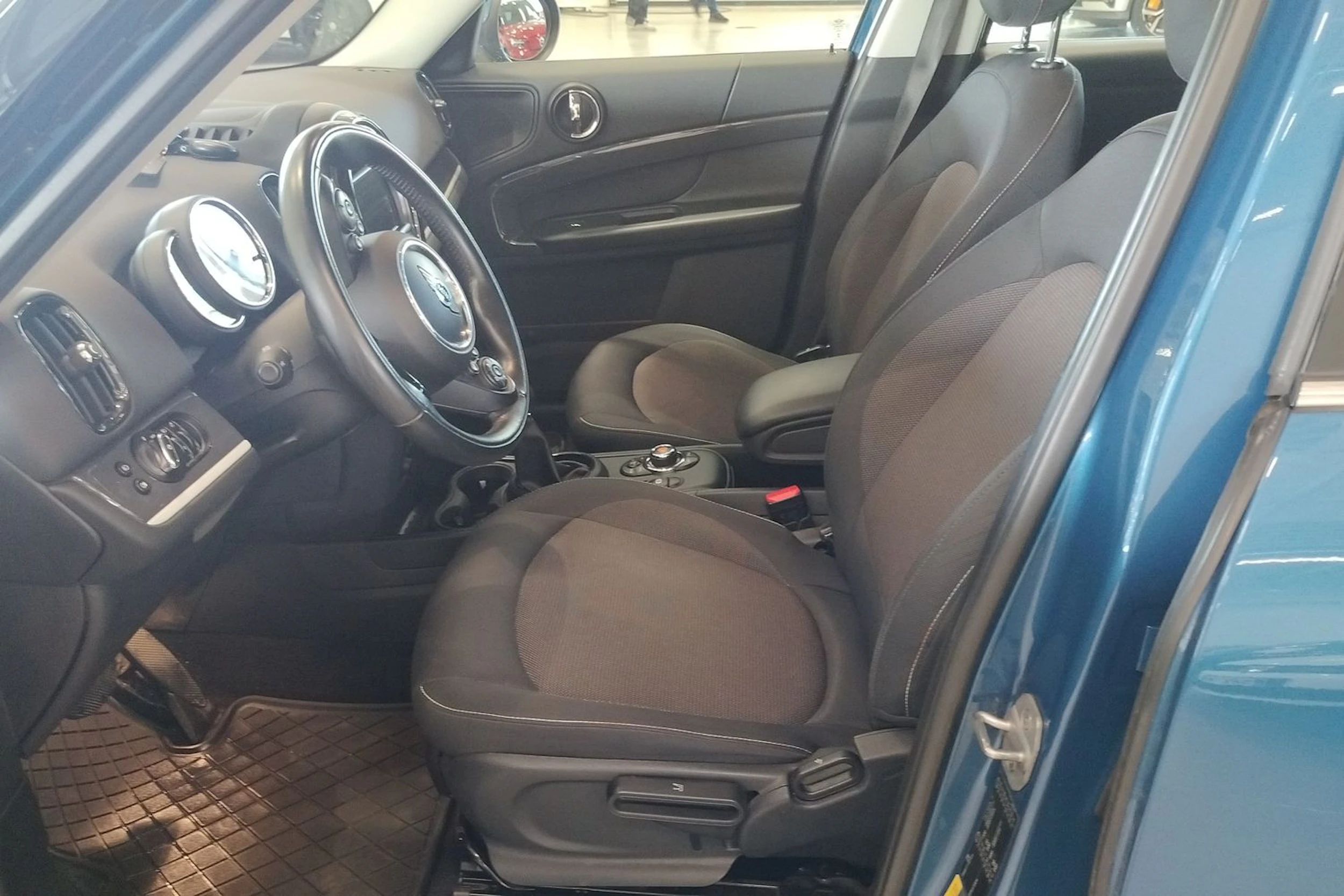 sininen Mini Countryman 2017 kuva 16.
