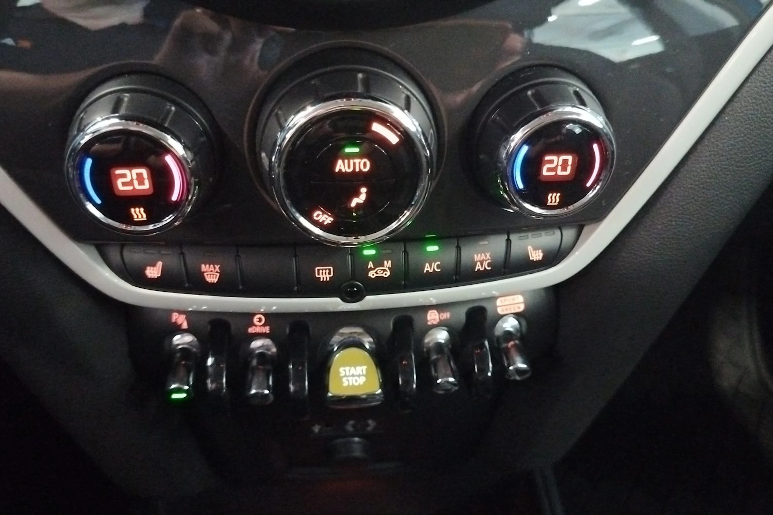 sininen Mini Countryman 2017 kuva 19.